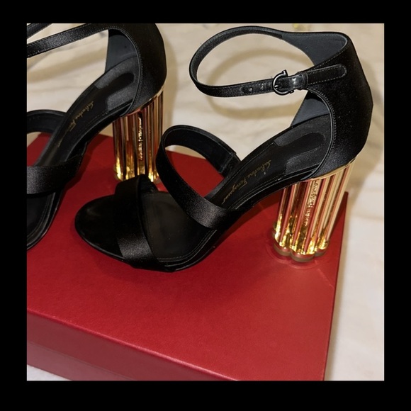 Salvatore Ferragamo caged flower heels - Picture 5 of 7